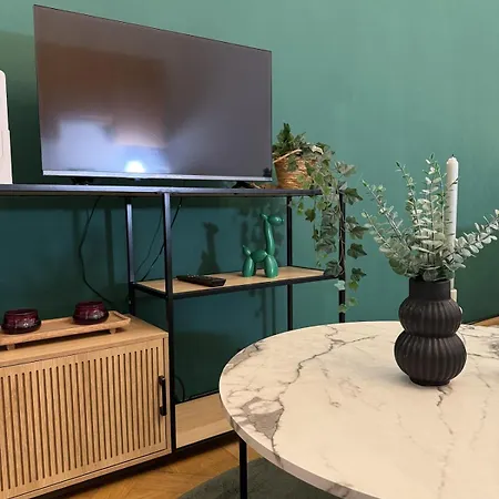 Cozy - 5 Min From Main Station Apartman
