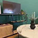 Cozy - 5 Min From Main Station Apartment