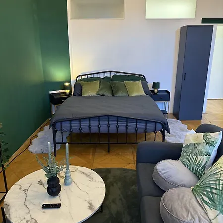 Cozy - 5 Min From Main Station Apartamento